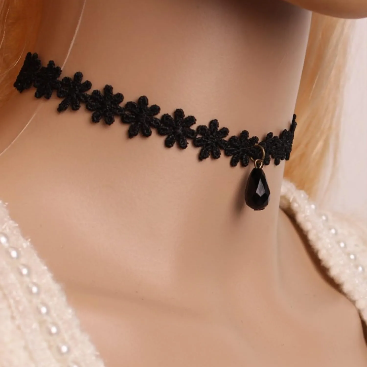 Aktully Black Choker Necklaces for Women Velvet Lace Choker Collar Necklace Goth Layered Choker Necklaces for Women Jewelry