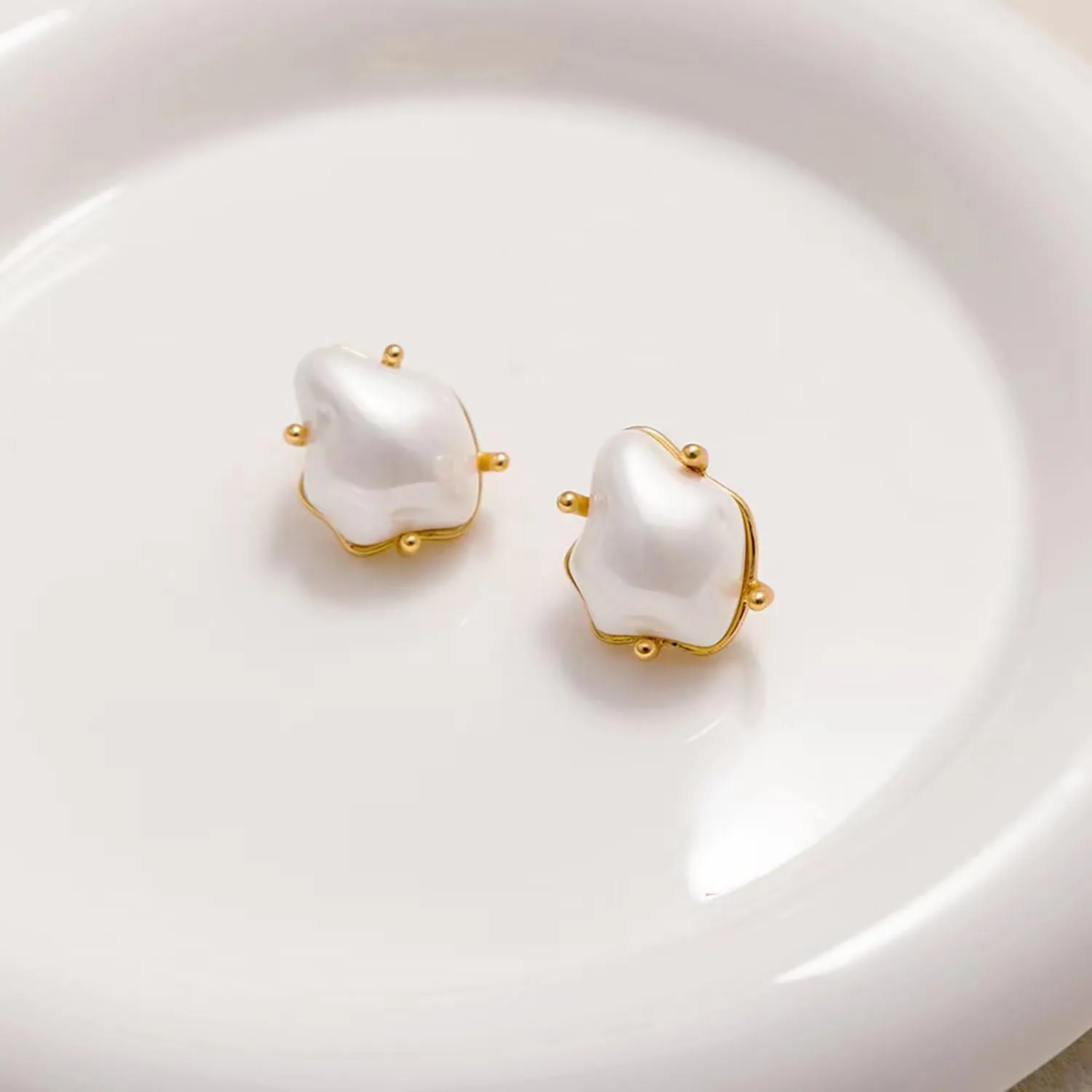 Baroque Pearl Stud Earrings For Women 14k Gold Plated Irregular Pearl Earrings Chunky Big Pearl Earrings Vintage Pearl Statement Earrings Jewelry Gift For Women
