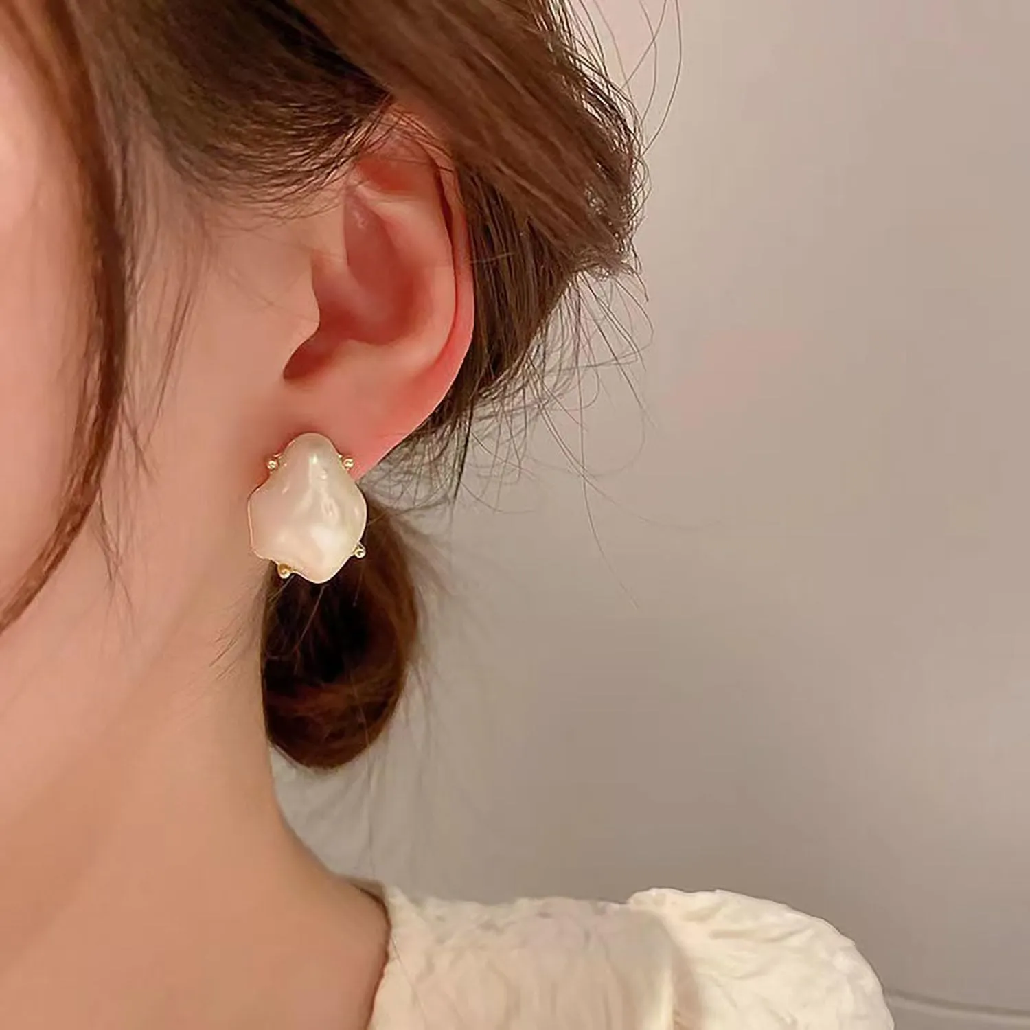 Baroque Pearl Stud Earrings For Women 14k Gold Plated Irregular Pearl Earrings Chunky Big Pearl Earrings Vintage Pearl Statement Earrings Jewelry Gift For Women