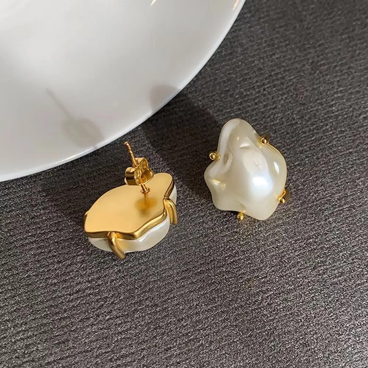 Baroque Pearl Stud Earrings For Women 14k Gold Plated Irregular Pearl Earrings Chunky Big Pearl Earrings Vintage Pearl Statement Earrings Jewelry Gift For Women