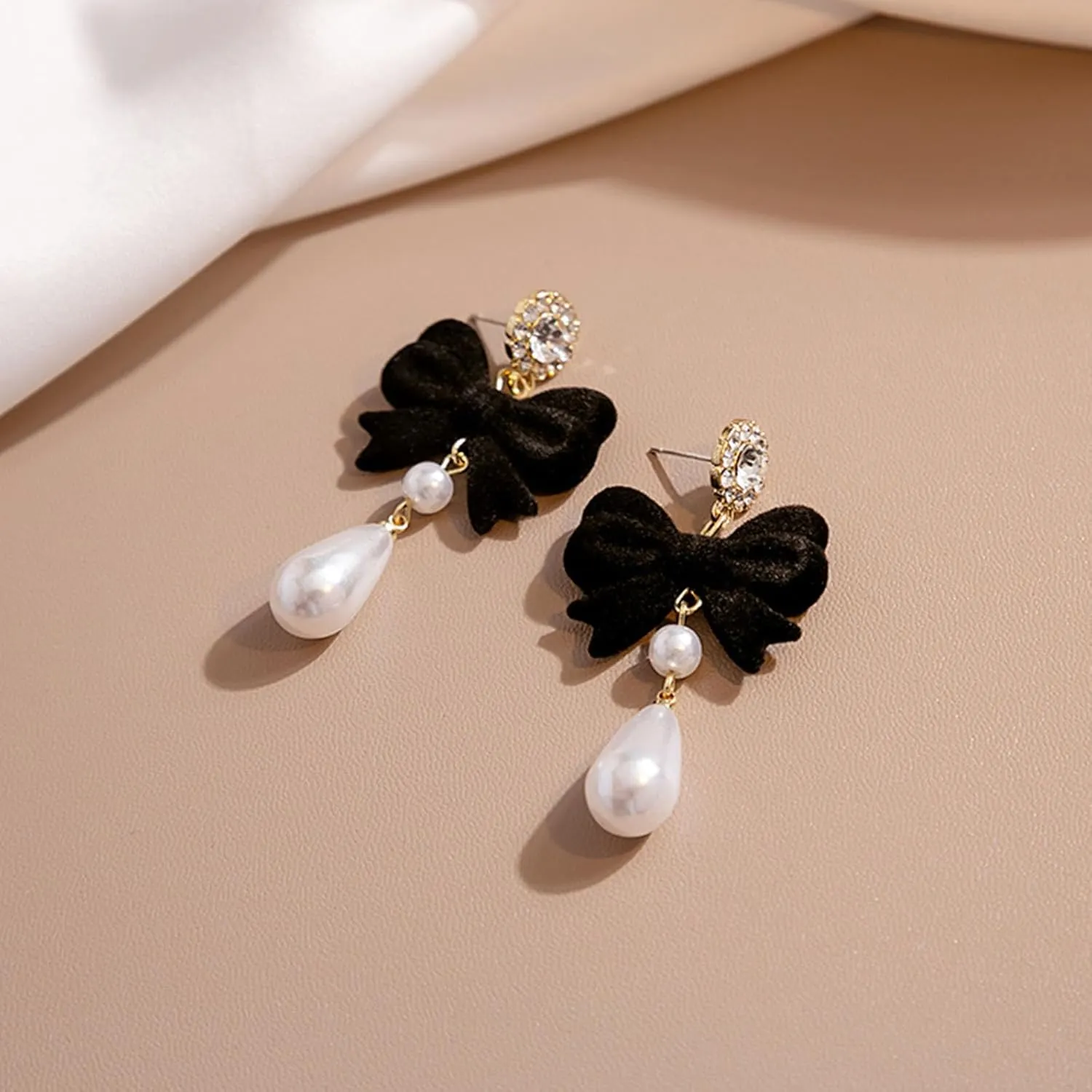 Bow Earrings for Women Pearl Stud Earrings Black Pearl Bow Dangle Drop Earring Trendy Flocking Tassel Jewelry Gifts for Women