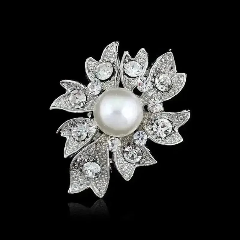 Elevate Your Look with the Pearl Diamond Shawl Pin 🌸