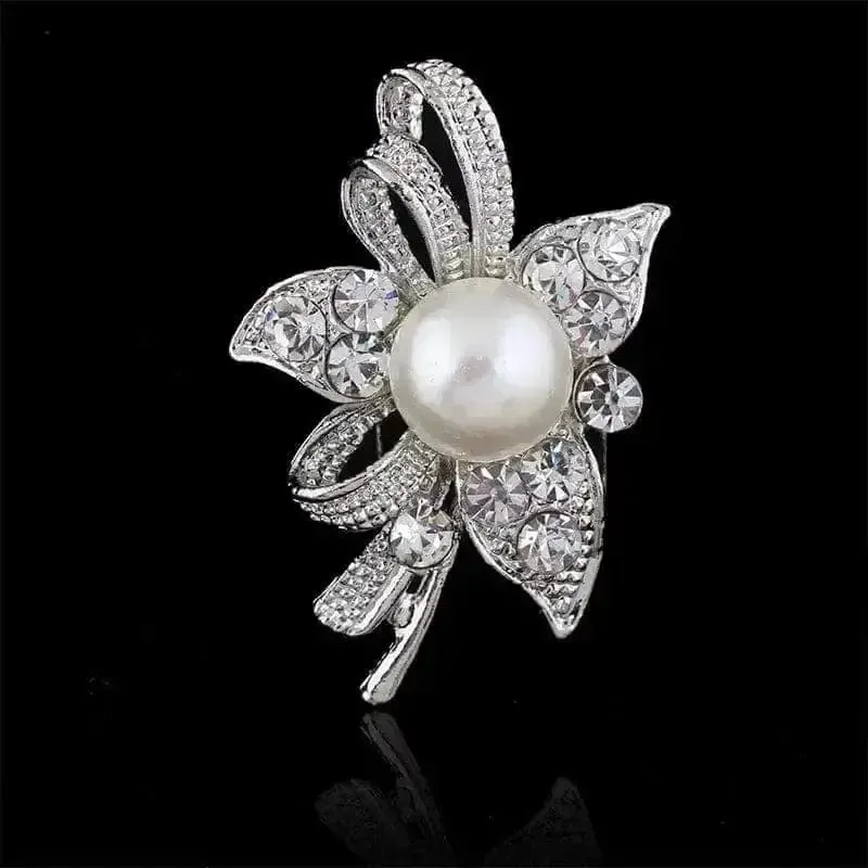 Elevate Your Look with the Pearl Diamond Shawl Pin 🌸