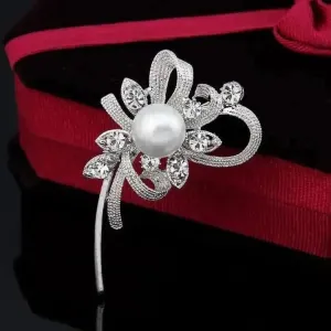 Elevate Your Look with the Pearl Diamond Shawl Pin 🌸