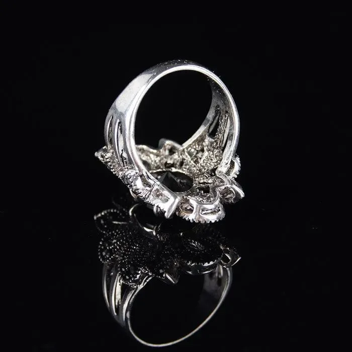 Elevate Your Style with the Women's Hollow Flower Black Crystal Ring 💎