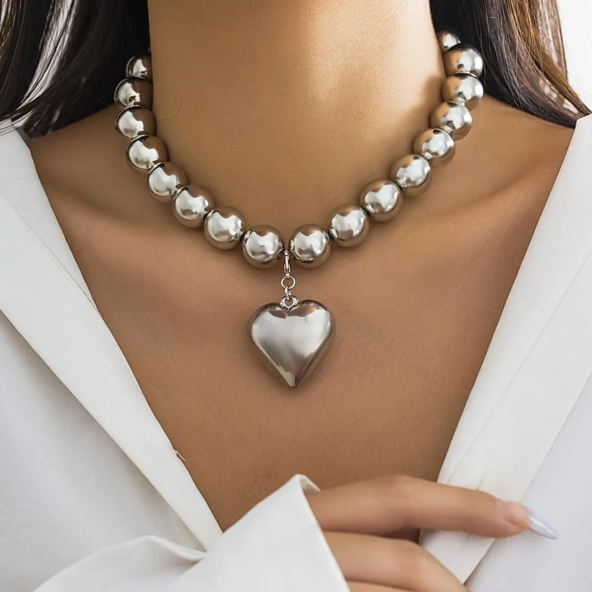 Gold Heart Pearl Necklaces for Women Gold Plated Chunky Big Heart Choker Necklaces Punk Exaggerate Peal Bead Choker Necklace