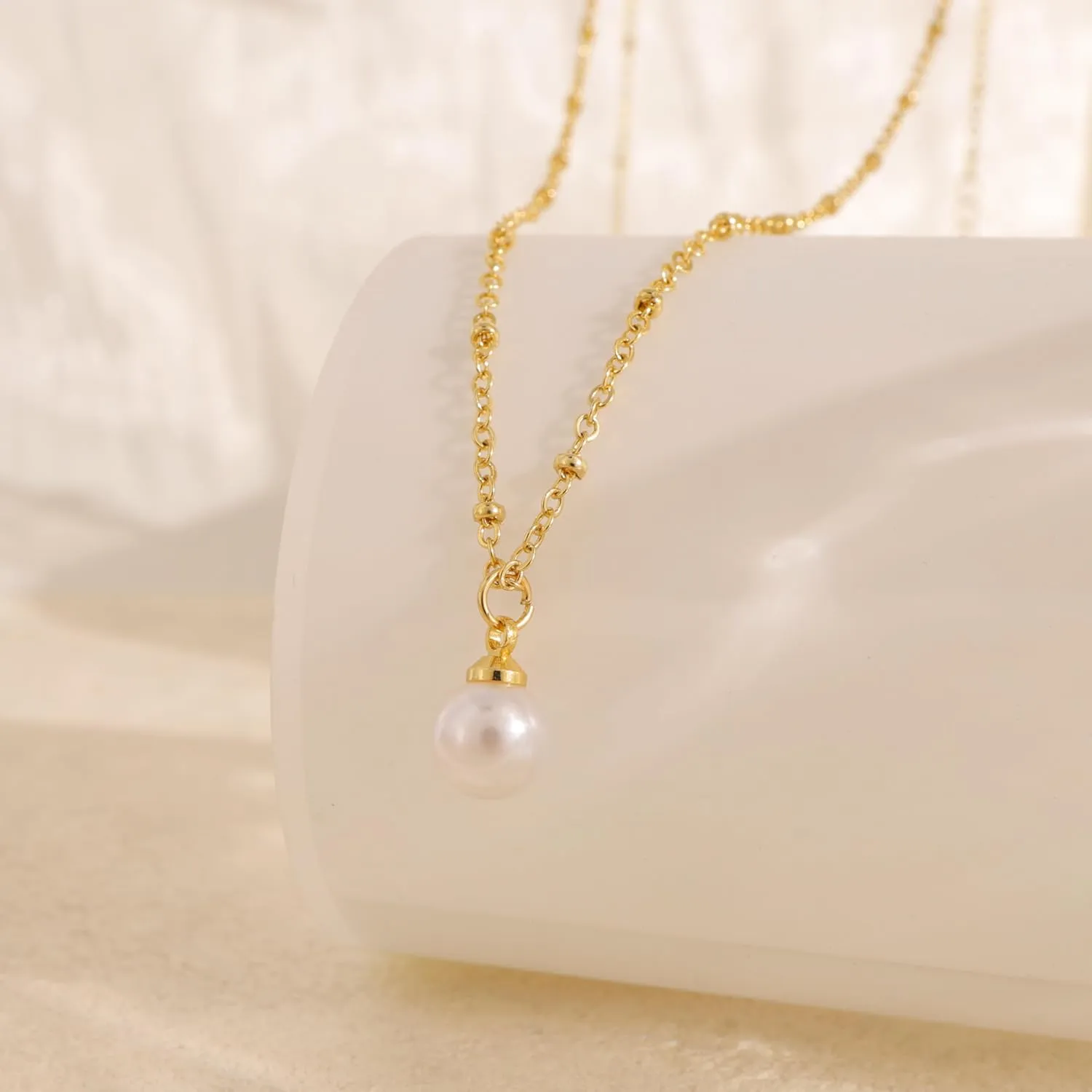 Pearl Necklaces for Women Trendy,Dainty Gold Necklace 14K Gold Plated Pearl Pendant Necklace Single Pearl Necklace Cute Choker Necklace Gold Lariat Necklace Simple Chain Necklace Bridal Gifts