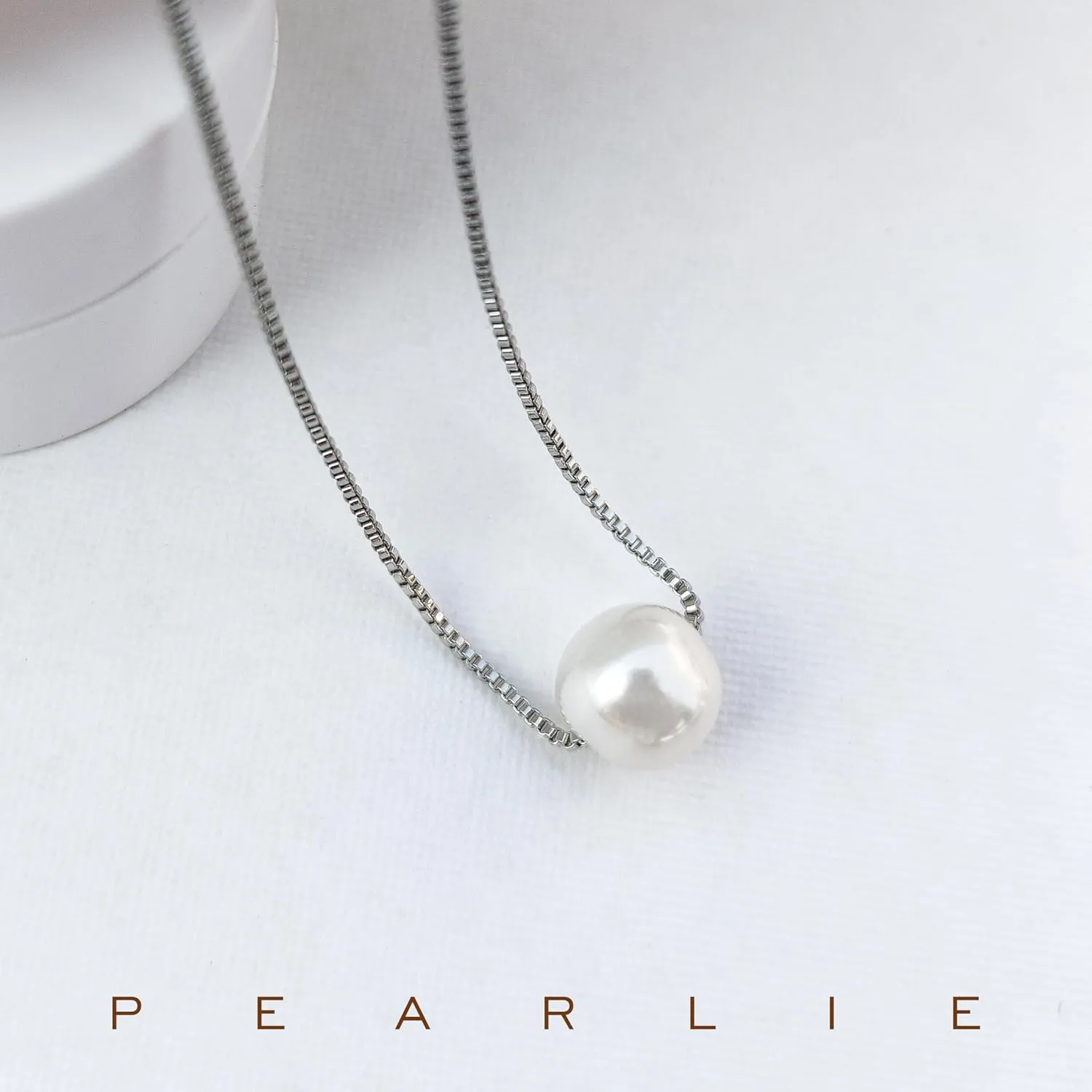 PEARLIE Dainty Necklaces for Women, 8-9MM Round Bead Natrual Pearl Necklace, Handpick Freshwater Cultured Pearl Beads Choker for for Charm Women V Neck Dress Accessorie