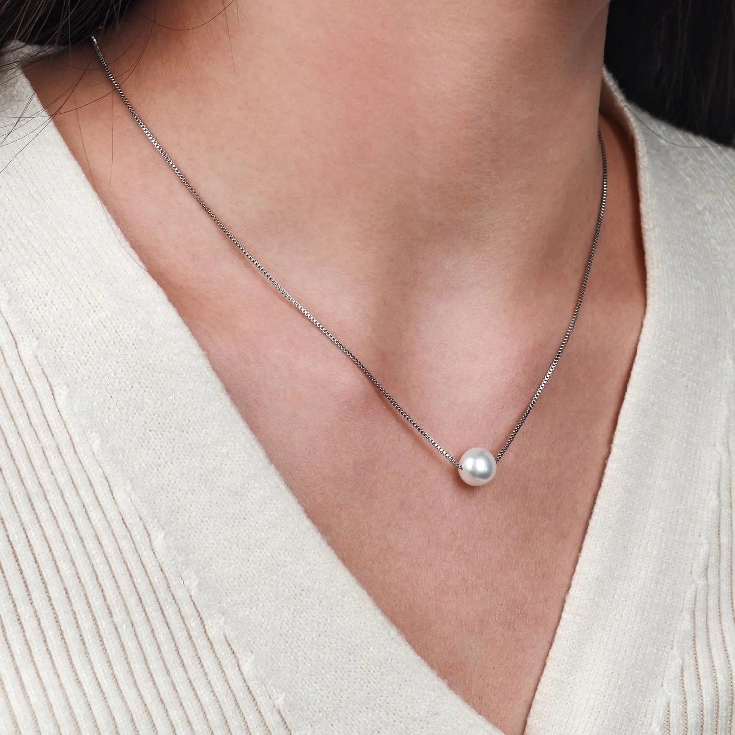PEARLIE Dainty Necklaces for Women, 8-9MM Round Bead Natrual Pearl Necklace, Handpick Freshwater Cultured Pearl Beads Choker for for Charm Women V Neck Dress Accessorie